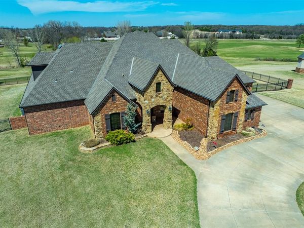 1304 Inverness Circle, Shawnee, OK 74801