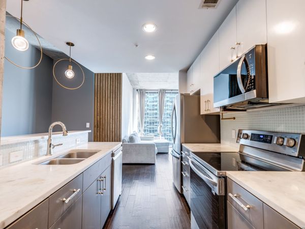 5925 almeda, Unit 11710, Houston, TX 77004