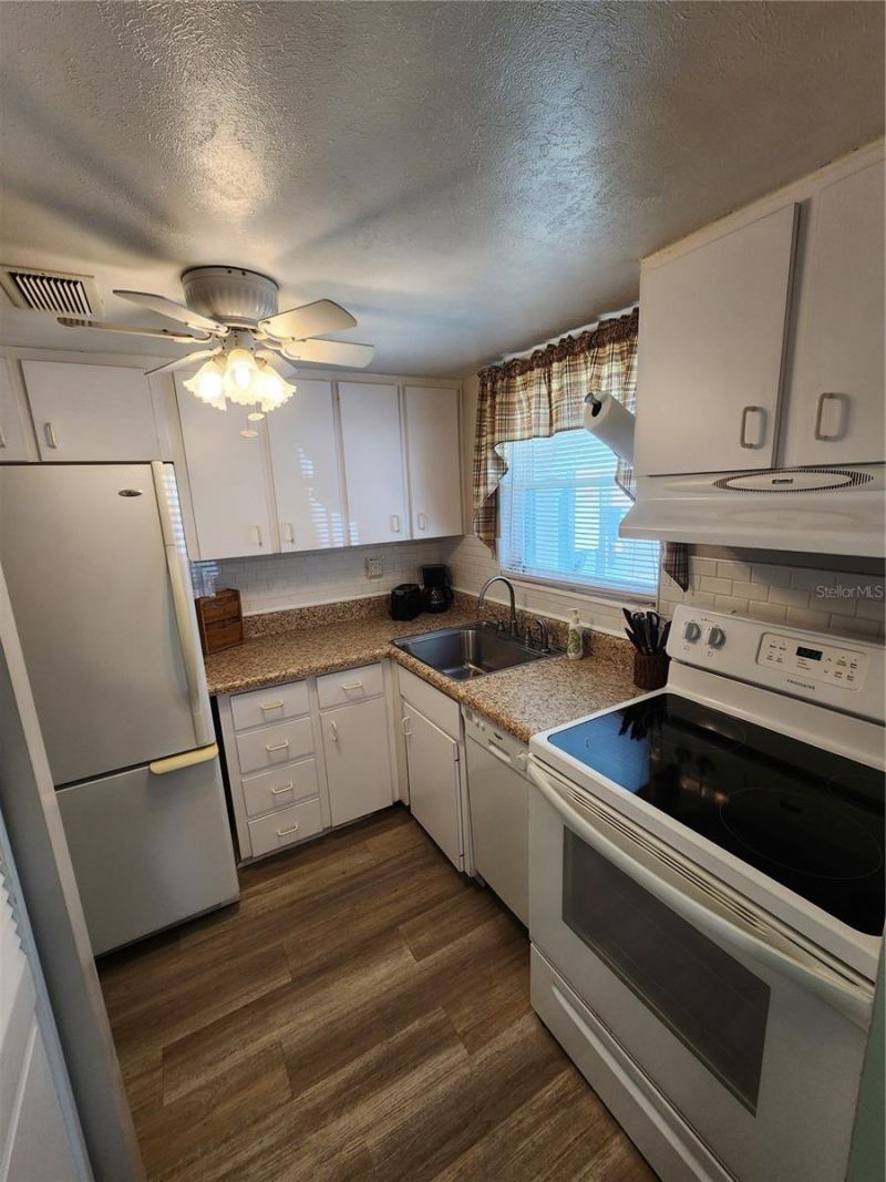 5842 Welcome Road, Unit J2, Bradenton, FL 34207 Photo