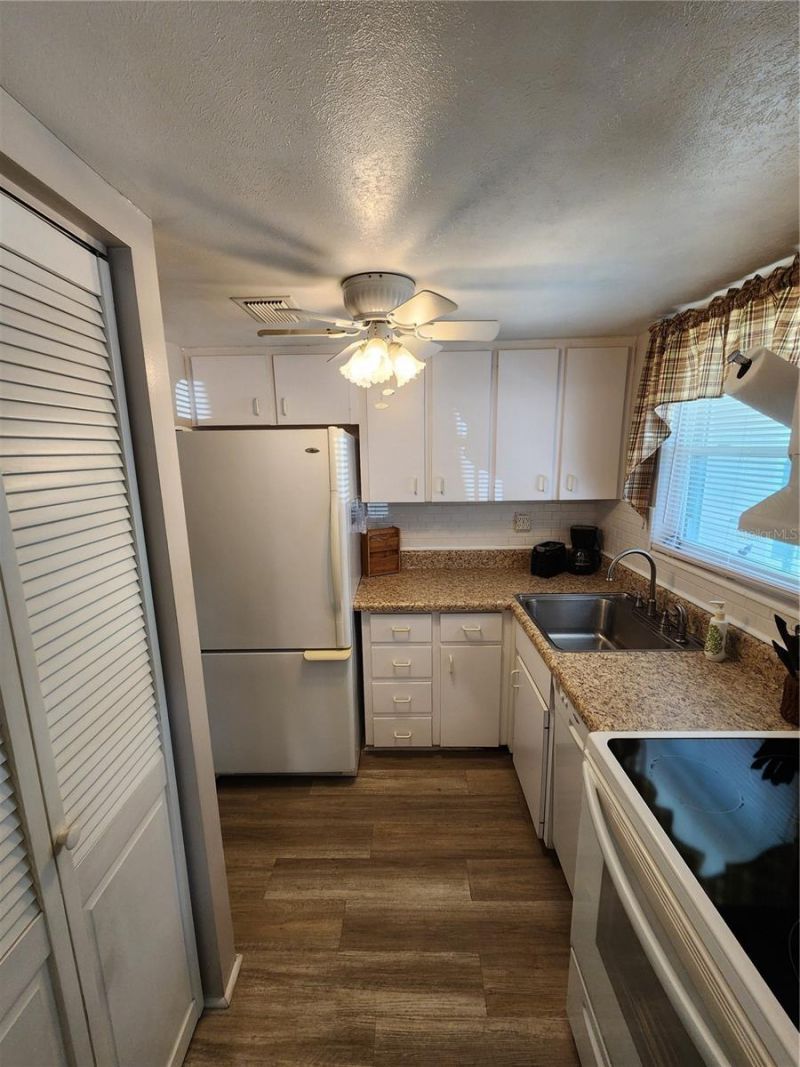 5842 Welcome Road, Unit J2, Bradenton, FL 34207 Photo