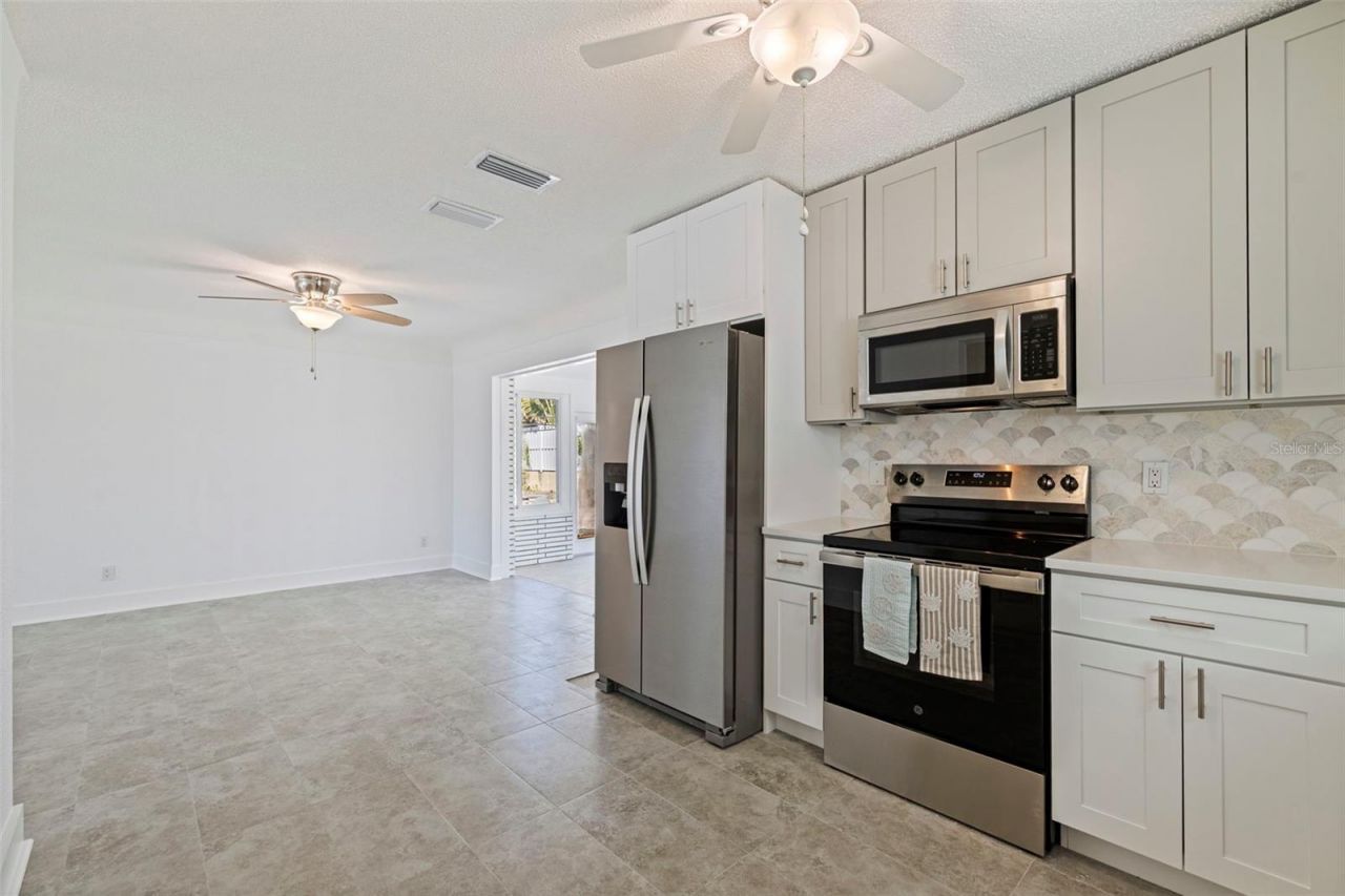 176 175th Avenue E, Redington Shores, FL 33708 Photo