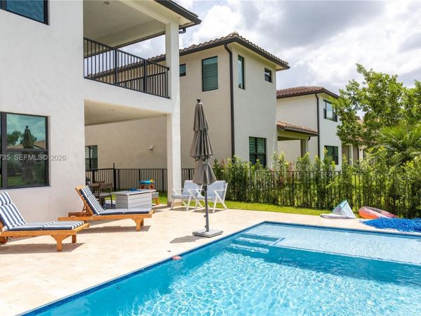 11826 SW 13th Ct , Pembroke Pines, FL 33025