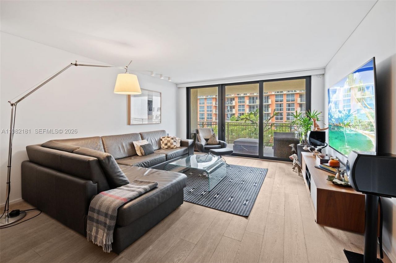 2901 S Bayshore Dr, Unit 8E, Coconut Grove, FL 33133 Photo