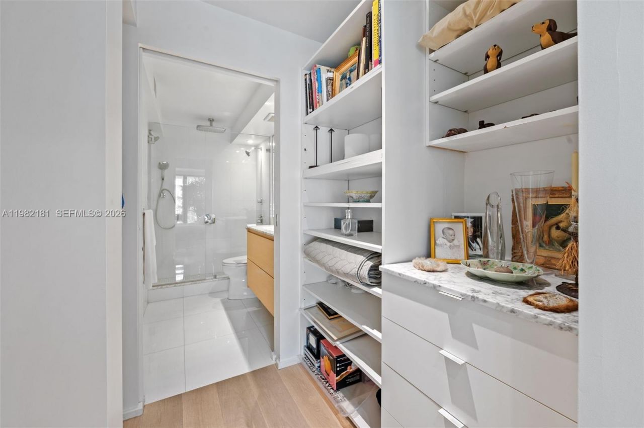 2901 S Bayshore Dr, Unit 8E, Coconut Grove, FL 33133 Photo