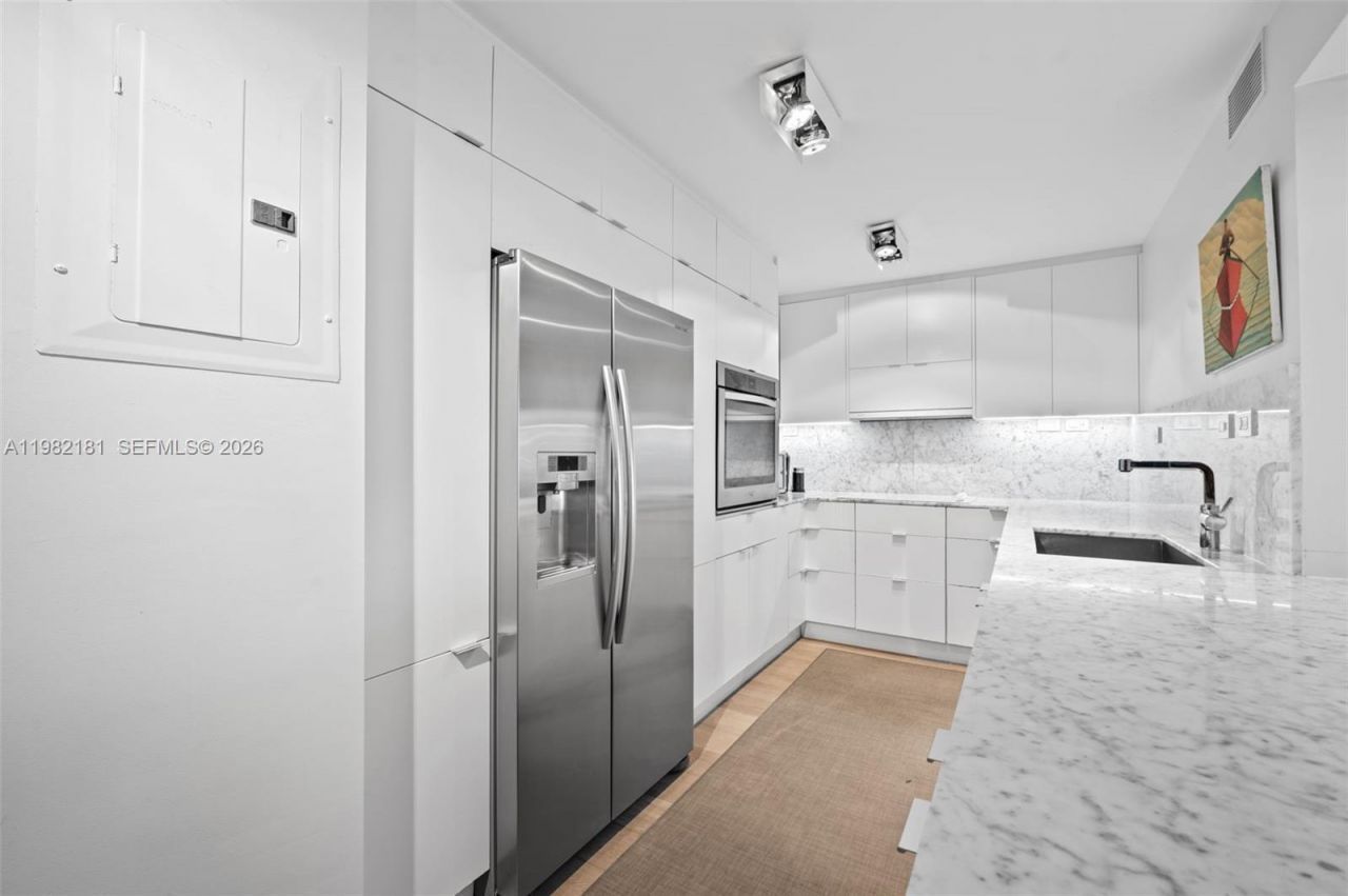 2901 S Bayshore Dr, Unit 8E, Coconut Grove, FL 33133 Photo