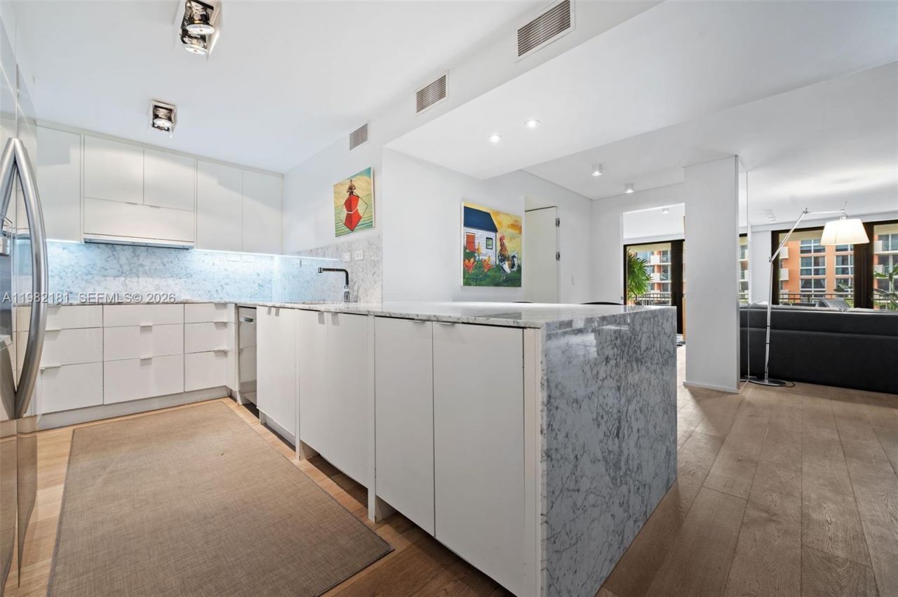 2901 S Bayshore Dr, Unit 8E, Coconut Grove, FL 33133 Photo