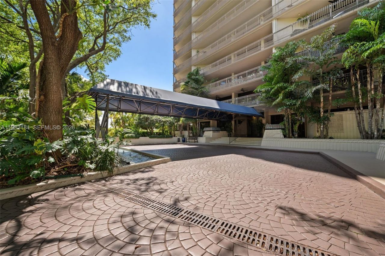 2901 S Bayshore Dr, Unit 8E, Coconut Grove, FL 33133 Photo