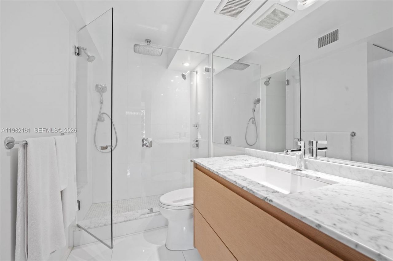 2901 S Bayshore Dr, Unit 8E, Coconut Grove, FL 33133 Photo