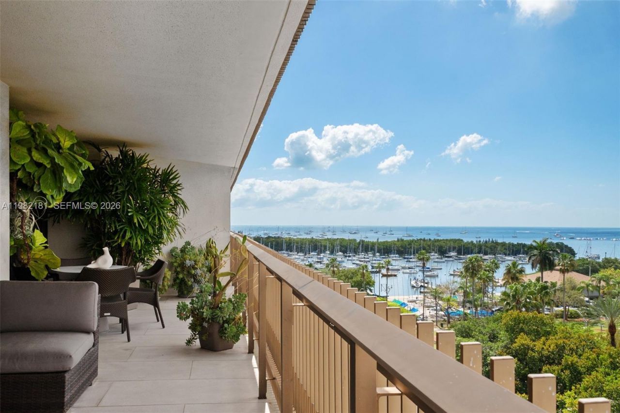 2901 S Bayshore Dr, Unit 8E, Coconut Grove, FL 33133 Photo