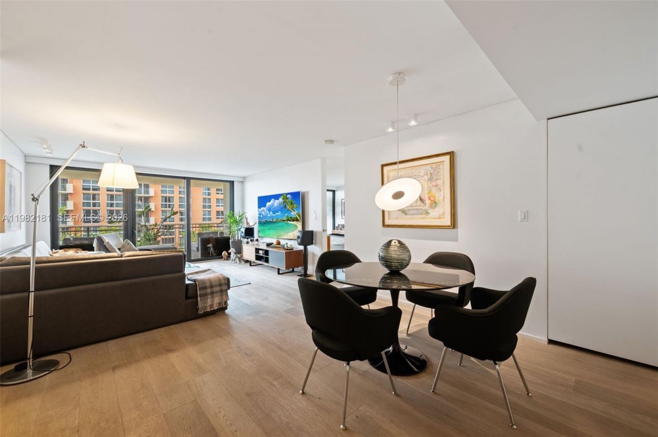 2901 S Bayshore Dr, Unit 8E, Coconut Grove, FL 33133 Photo