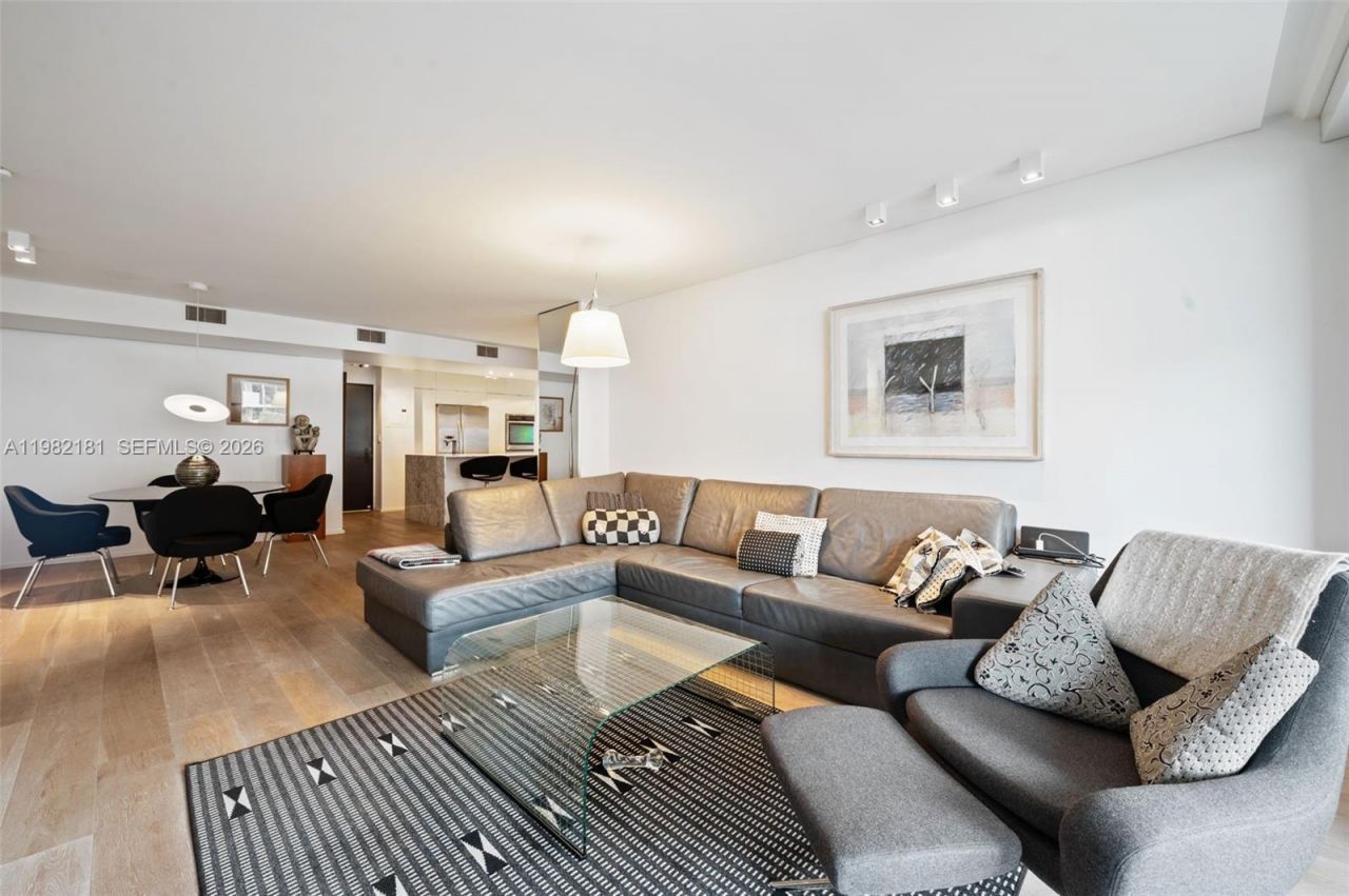 2901 S Bayshore Dr, Unit 8E, Coconut Grove, FL 33133 Photo