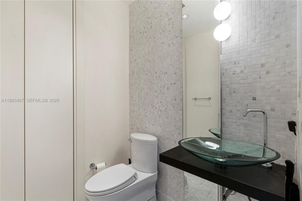 200 Biscayne Boulevard Way, Unit 4907, Miami, FL 33131 Photo