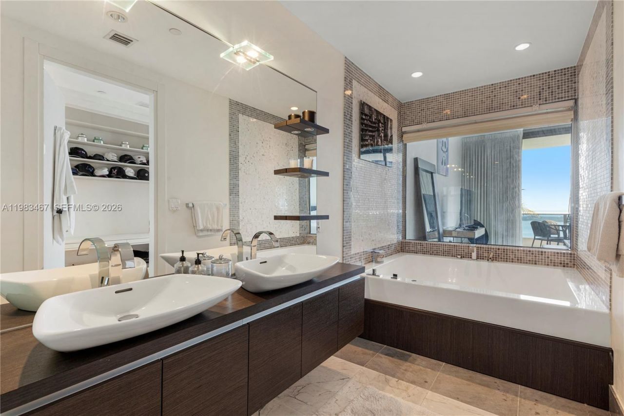 200 Biscayne Boulevard Way, Unit 4907, Miami, FL 33131 Photo