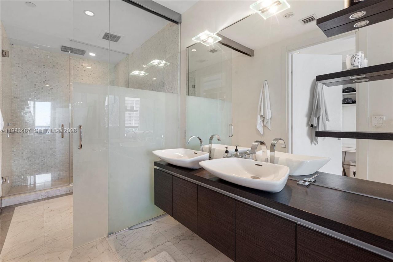 200 Biscayne Boulevard Way, Unit 4907, Miami, FL 33131 Photo