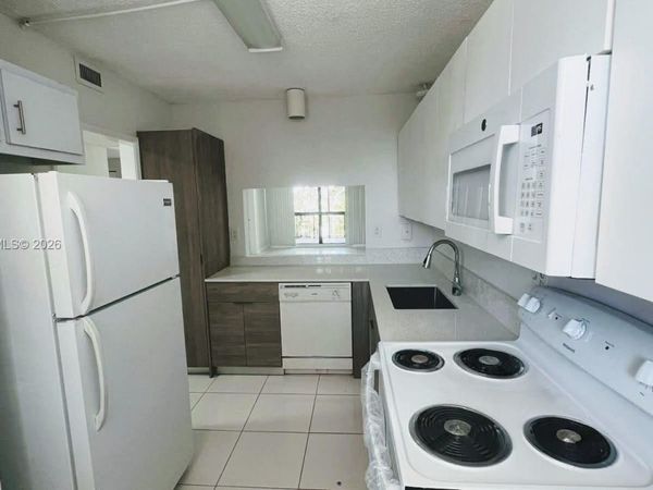 8429 Forest Hills Dr, Unit 305, Coral Springs, FL 33065