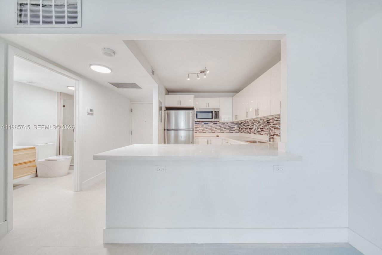 2301 Collins Ave, Unit 311, Miami Beach, FL 33139 Photo