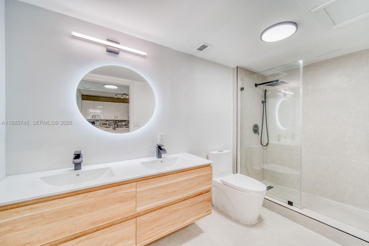 2301 Collins Ave , Unit 311, Miami Beach, FL 33139 Photo