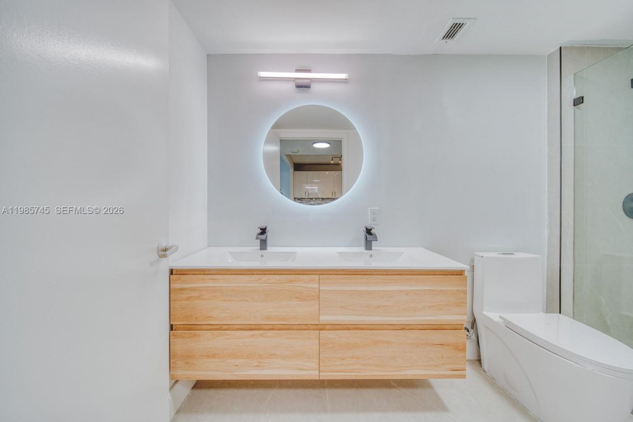 2301 Collins Ave , Unit 311, Miami Beach, FL 33139 Photo