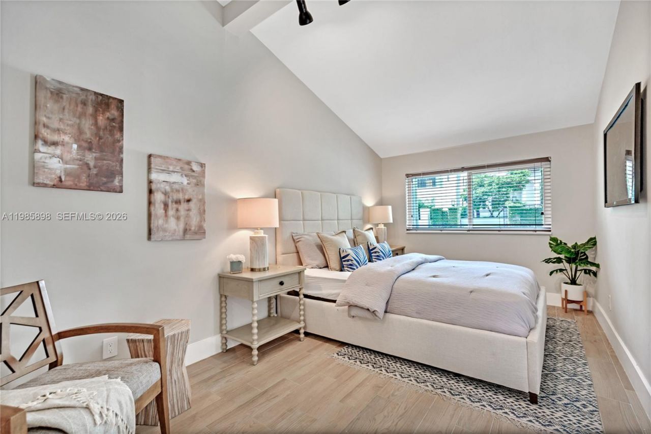 1045 NE 84th St , Miami, FL 33138 Photo