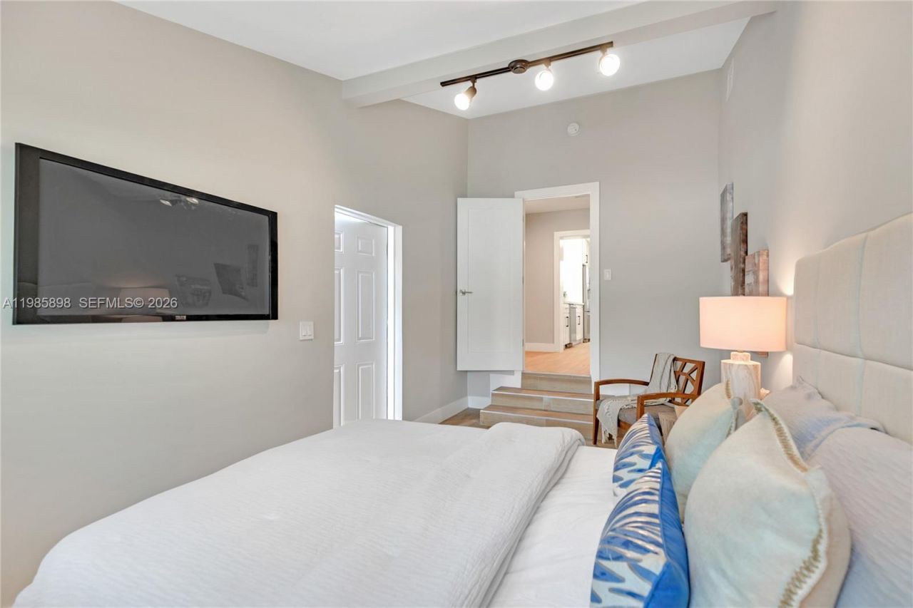 1045 NE 84th St , Miami, FL 33138 Photo