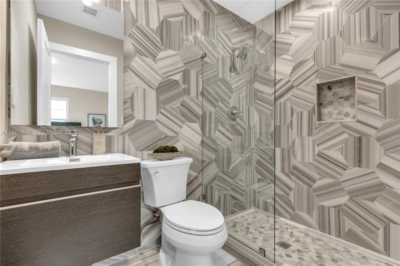 1045 NE 84th St , Miami, FL 33138 Photo