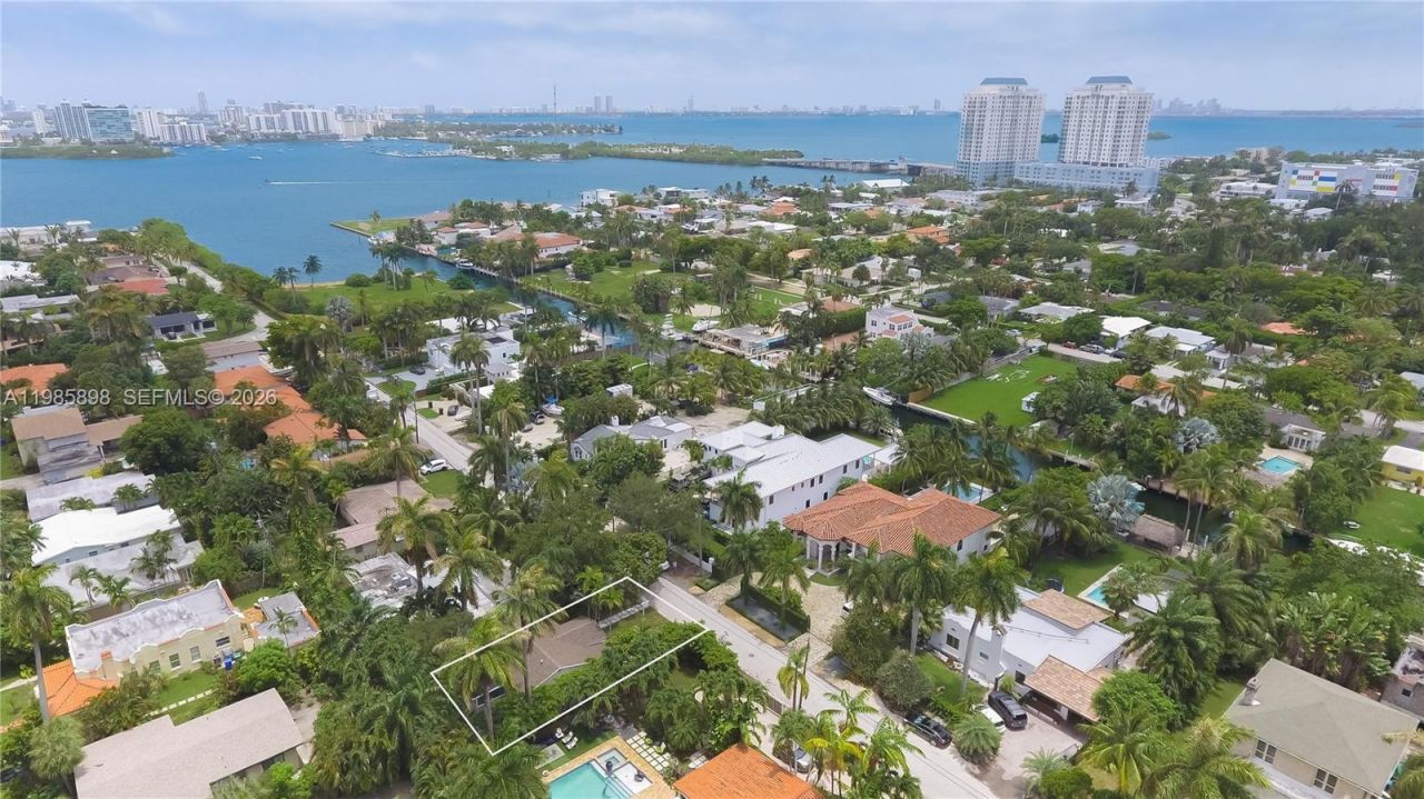 1045 NE 84th St , Miami, FL 33138 Photo