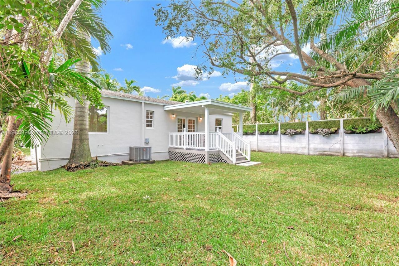 1045 NE 84th St , Miami, FL 33138 Photo