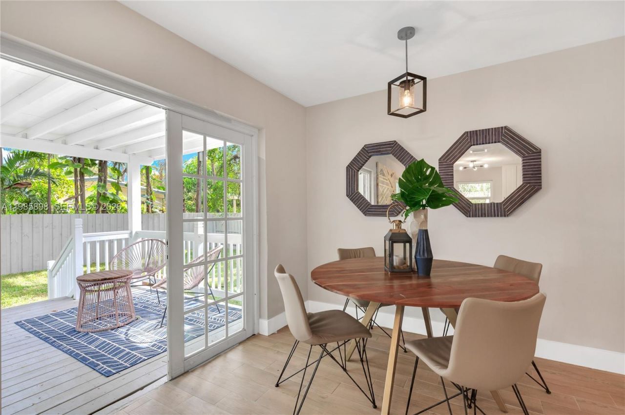 1045 NE 84th St , Miami, FL 33138 Photo