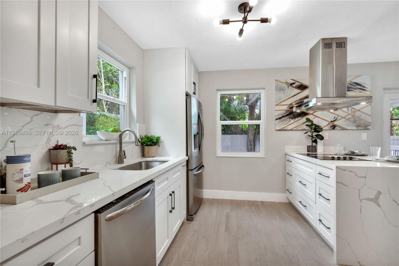 1045 NE 84th St , Miami, FL 33138 Photo