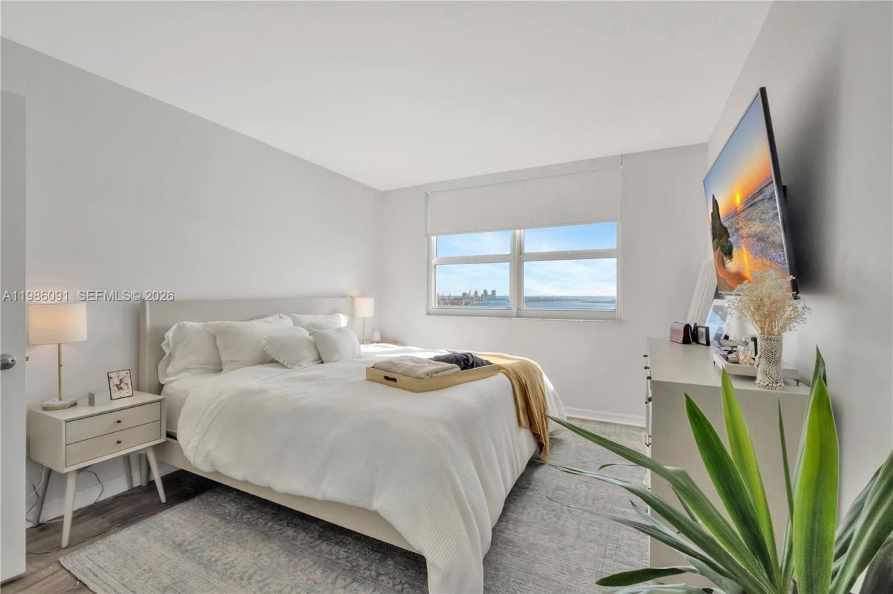 1155 Brickell Bay Dr , Unit 3011, Miami, FL 33131 Photo