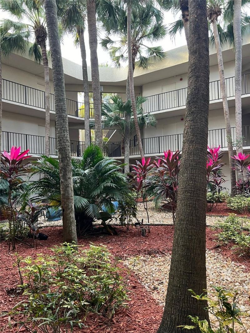 8025 SW 107th Ave , Unit 118, Miami, FL 33173 Photo