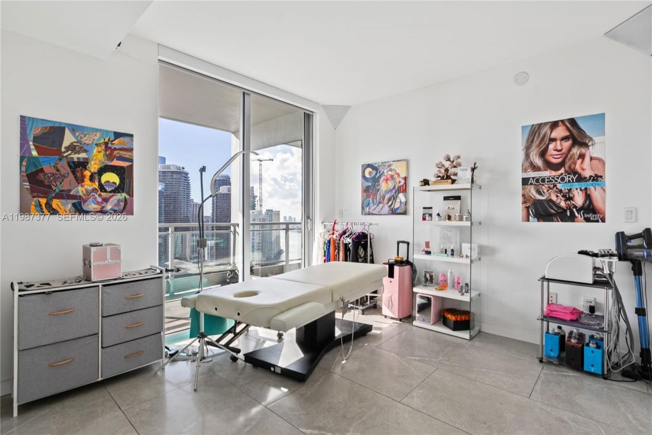 90 SW 3rd St , Unit 4301, Miami, FL 33130 Photo