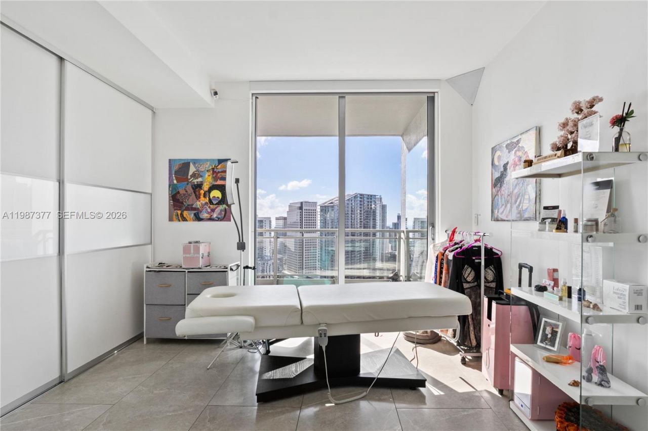 90 SW 3rd St , Unit 4301, Miami, FL 33130 Photo