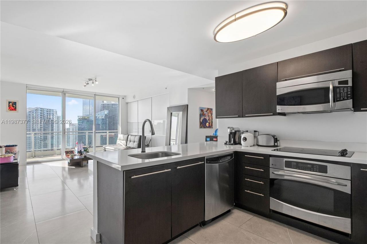 90 SW 3rd St , Unit 4301, Miami, FL 33130 Photo