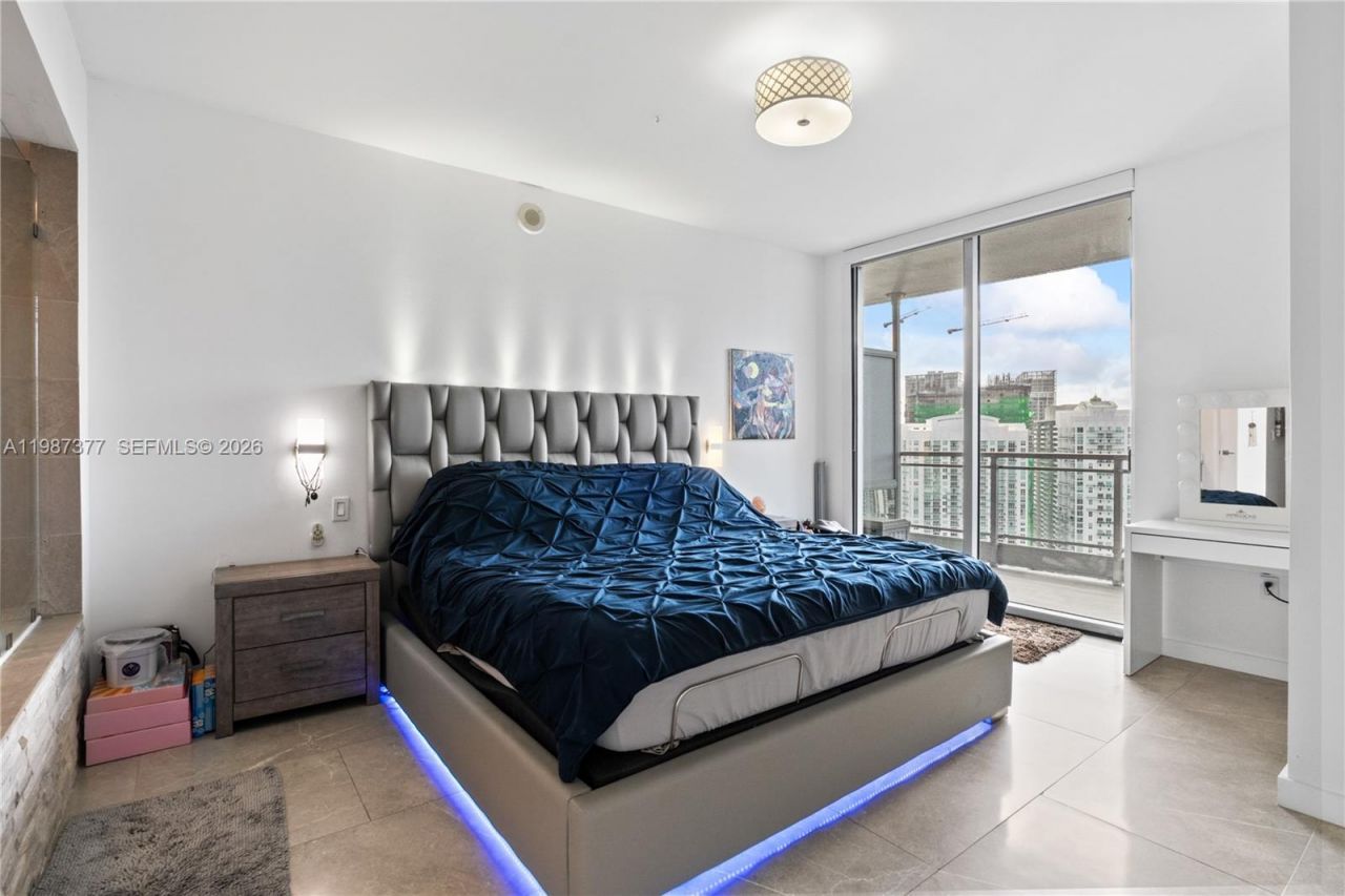 90 SW 3rd St , Unit 4301, Miami, FL 33130 Photo