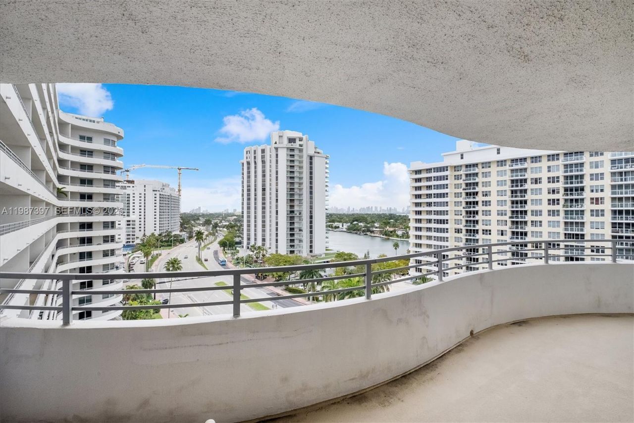 5555 Collins Ave , Unit 11A, Miami Beach, FL 33140 Photo