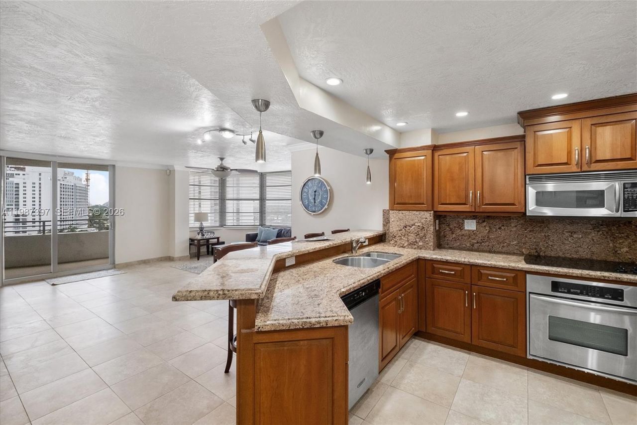 5555 Collins Ave , Unit 11A, Miami Beach, FL 33140 Photo