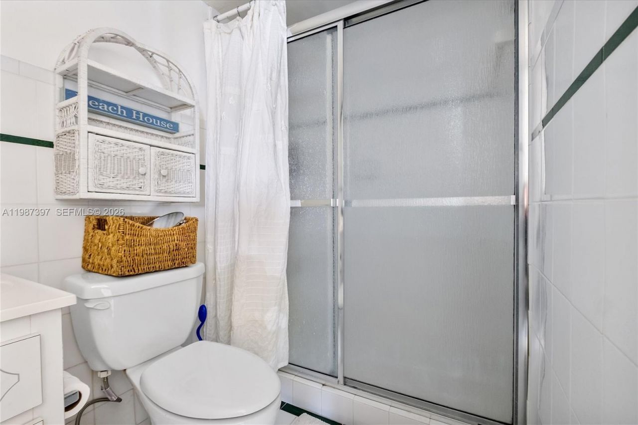 5555 Collins Ave , Unit 11A, Miami Beach, FL 33140 Photo