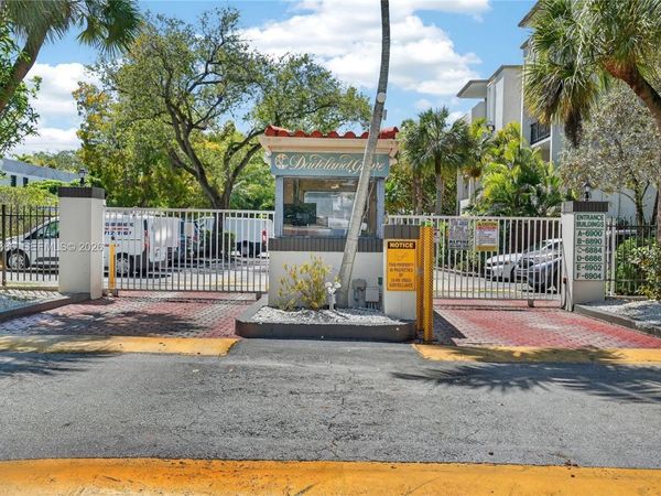 6904 N Kendall Dr , Unit F104, Pinecrest, FL 33156