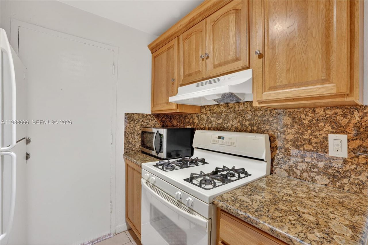 6904 N Kendall Dr , Unit F104, Pinecrest, FL 33156 Photo