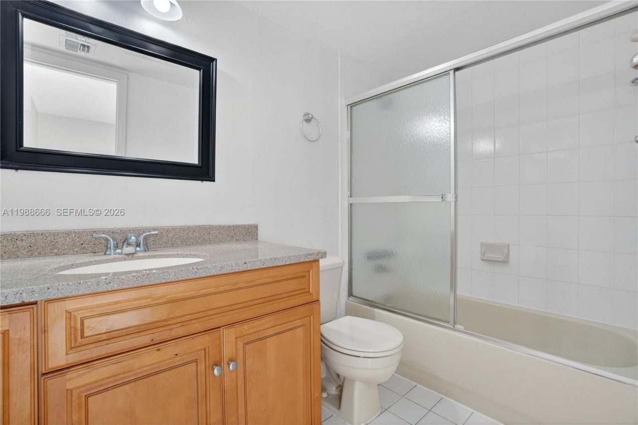 6904 N Kendall Dr , Unit F104, Pinecrest, FL 33156 Photo