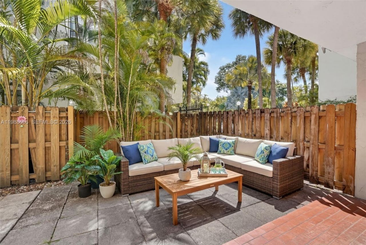 6904 N Kendall Dr , Unit F104, Pinecrest, FL 33156 Photo