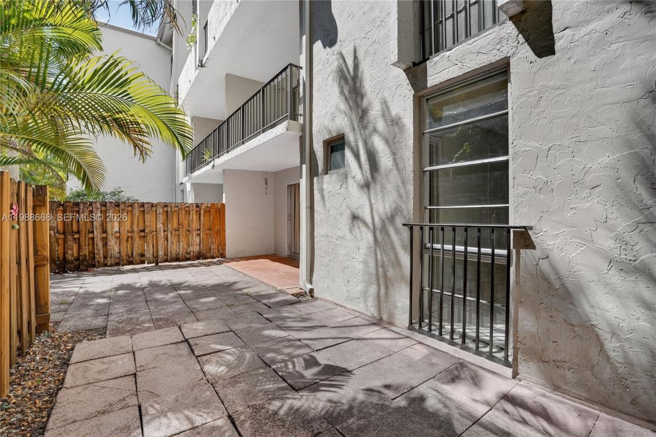 6904 N Kendall Dr , Unit F104, Pinecrest, FL 33156 Photo