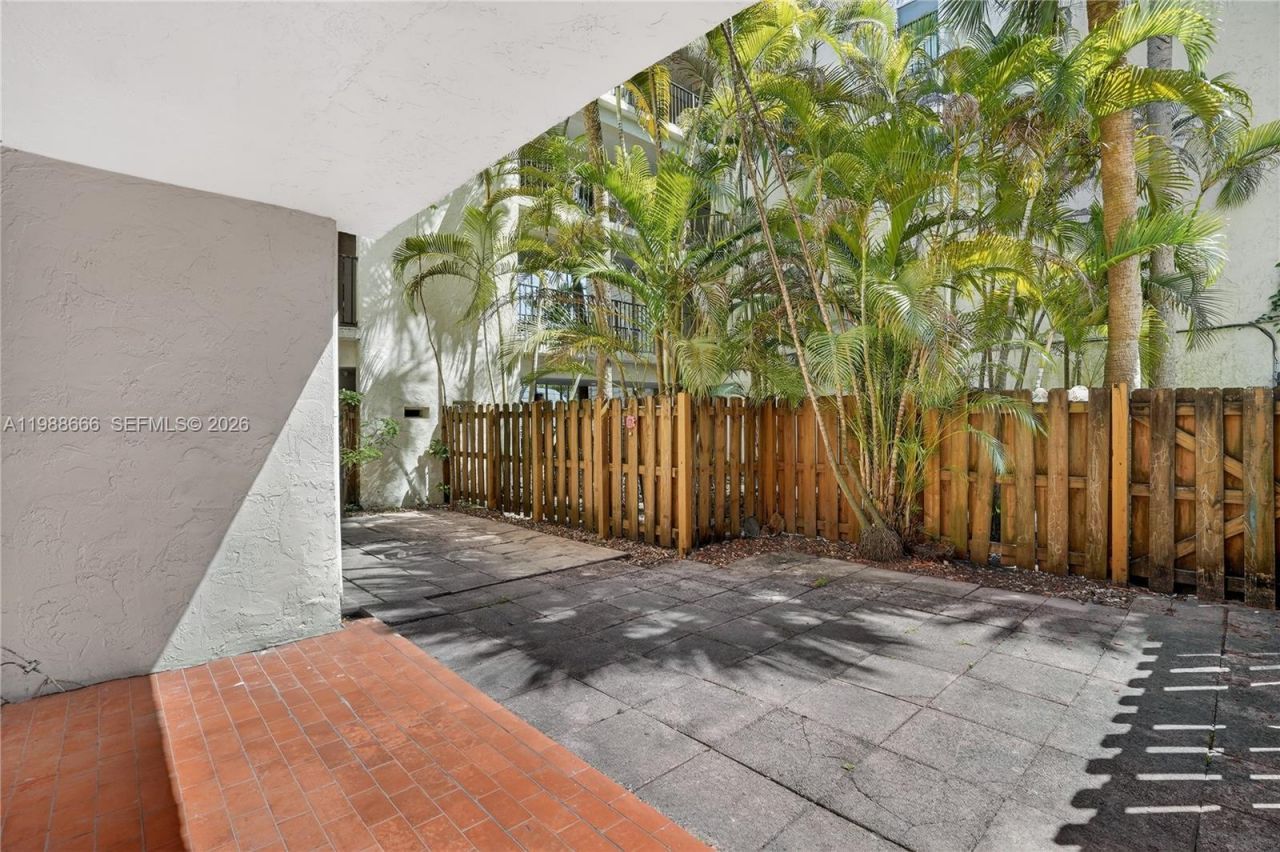 6904 N Kendall Dr , Unit F104, Pinecrest, FL 33156 Photo