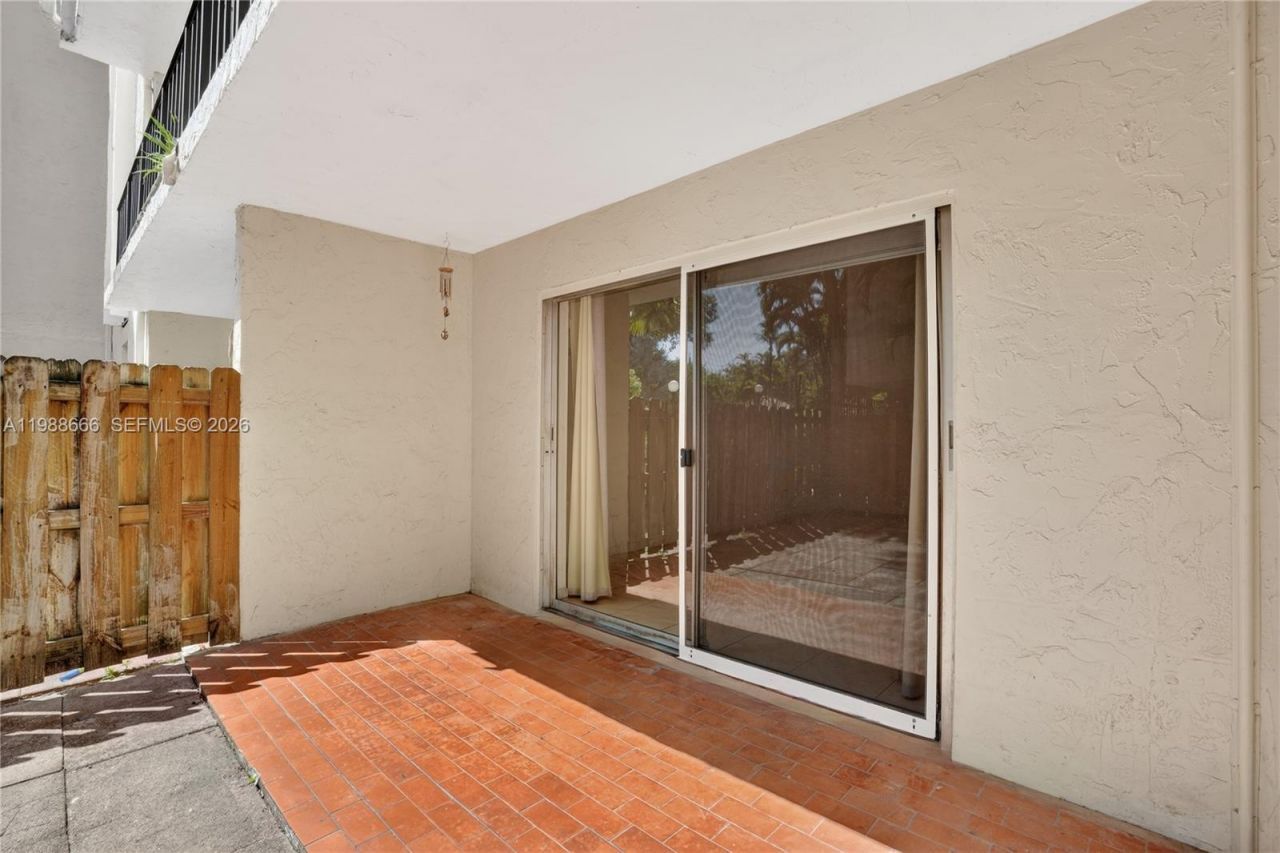 6904 N Kendall Dr , Unit F104, Pinecrest, FL 33156 Photo