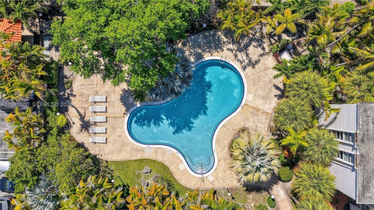 6904 N Kendall Dr , Unit F104, Pinecrest, FL 33156 Photo