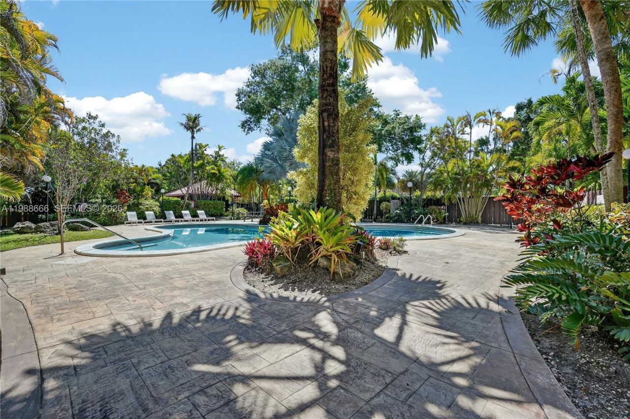 6904 N Kendall Dr , Unit F104, Pinecrest, FL 33156 Photo