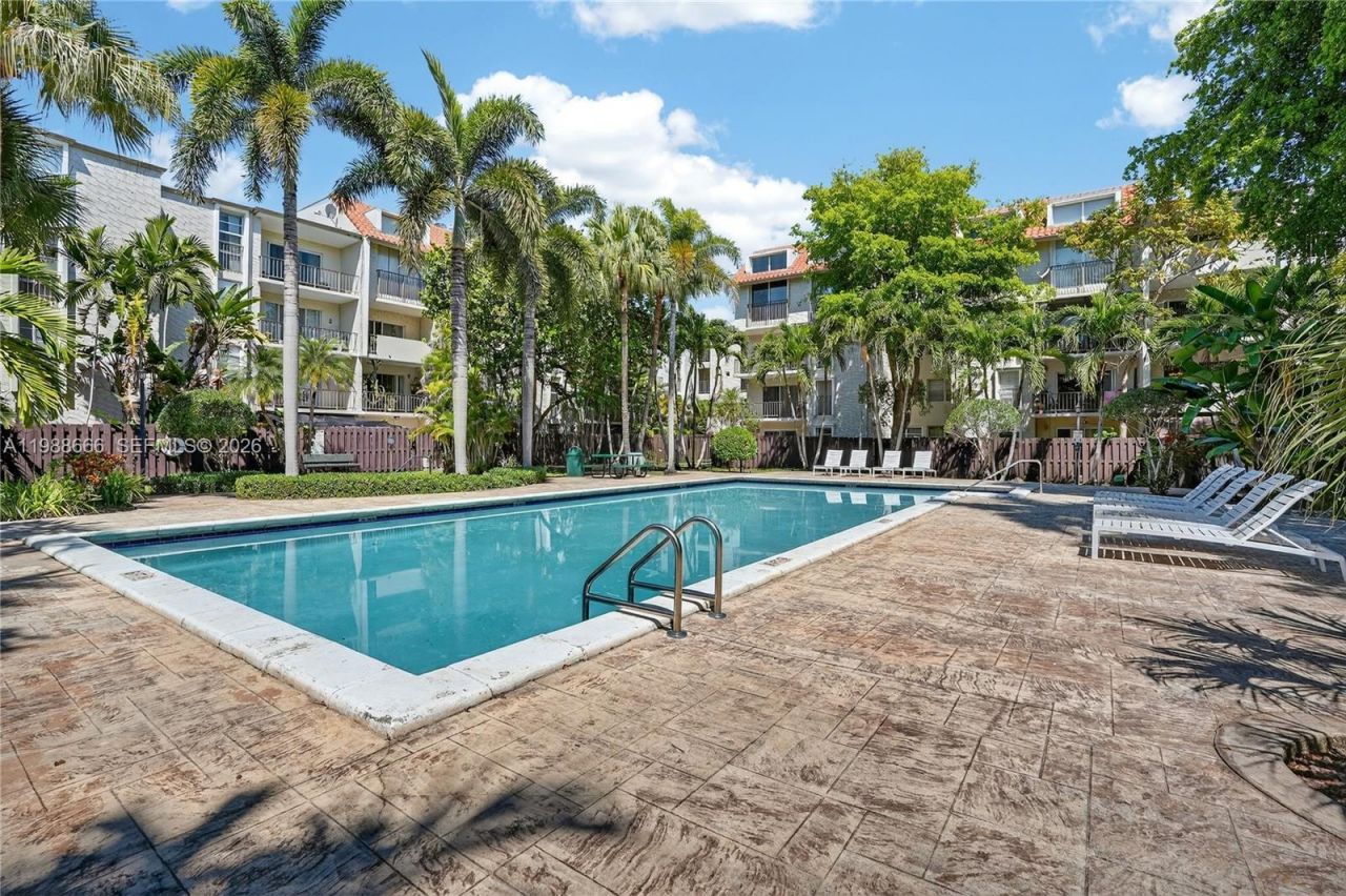 6904 N Kendall Dr , Unit F104, Pinecrest, FL 33156 Photo