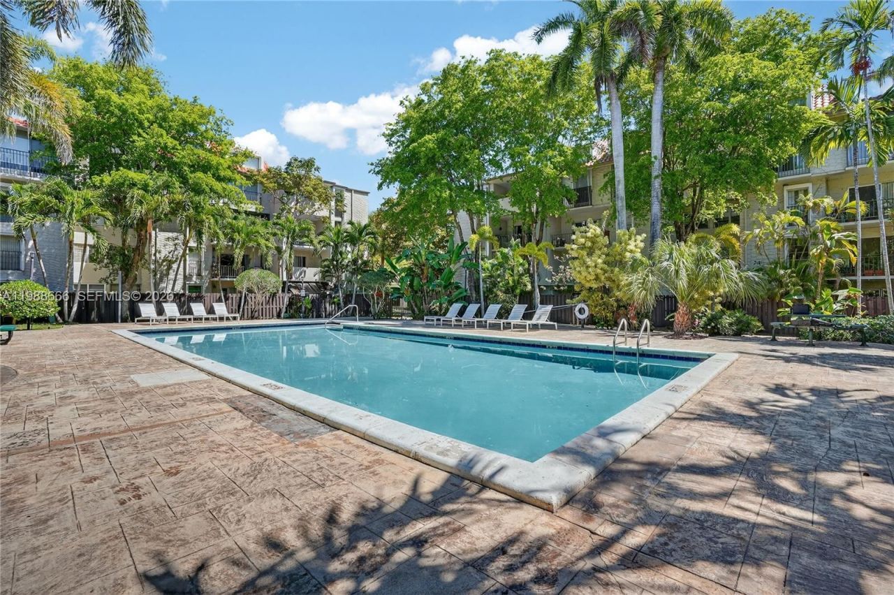 6904 N Kendall Dr , Unit F104, Pinecrest, FL 33156 Photo