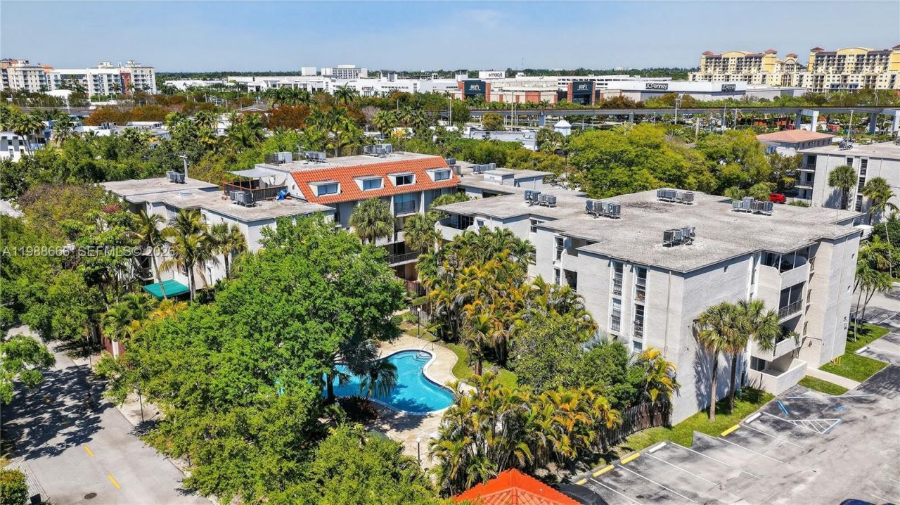 6904 N Kendall Dr , Unit F104, Pinecrest, FL 33156 Photo